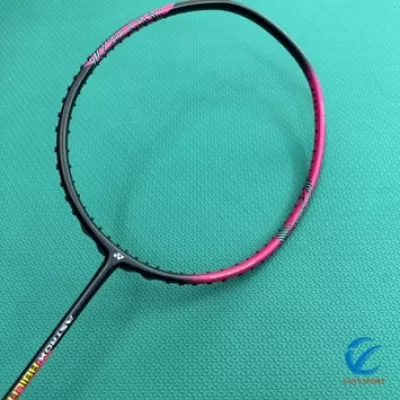Điểm danh top 10 vợt cầu lông Yonex tốt nhất 2023 cho người mới tới thành thạo