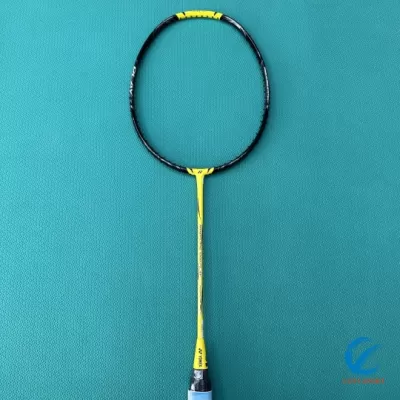 Bí quyết mua vợt cầu lông Yonex thi đấu phù hợp với trình độ chơi