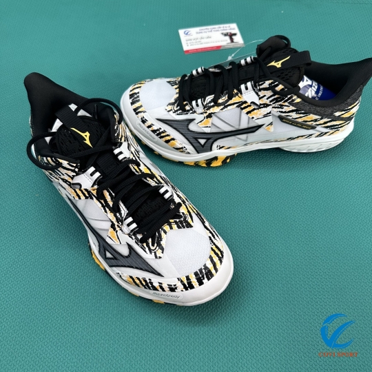 Shop bán giày cầu lông Mizuno