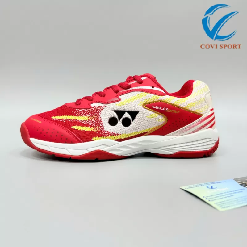 Giày Cầu Lông Yonex Velo 200 (Ruby Red/Medallion Gold) Chính Hãng